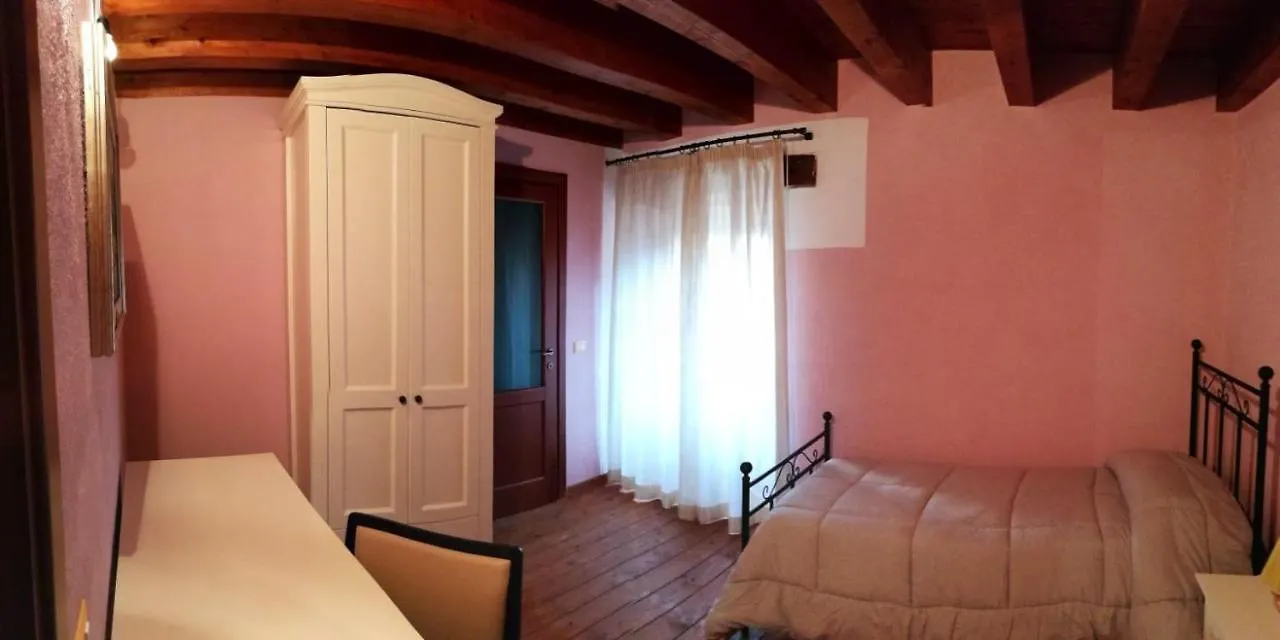 La Casa Del Borgo Bed and Breakfast Ittireddu 0*,  Italië